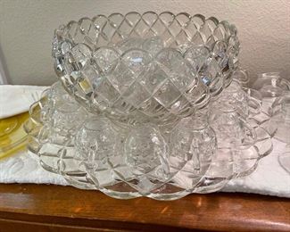 A close look at the vintage punch bowl with under plate and cups