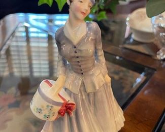 Royal Doulton 'Midinette" HN1090