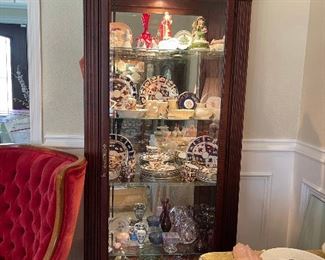 Beautiful Howard Miller collectors cabinet