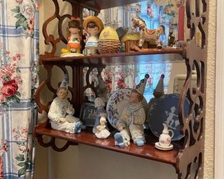 Gingerbread shelf, ceramics