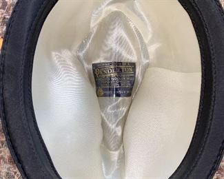 Vintage Pendleton men’s hat. Excellent condition.