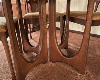 Mid-Century Broyhill BRASILIA Round Walnut Pedestal Dining Table and Chair Set
