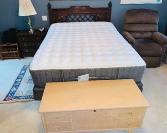 Queen adjustable bed with massage therapy options