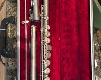 Bundt flute with case