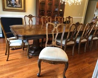 Henredon Dining Room Table w/ 10 Chairs
