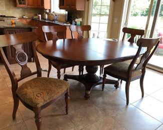 Ethan Allen Table w/ 1 Leave & 6 Chairs