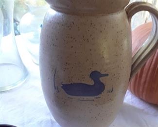 Pottery with duck motif, several pieces in this design