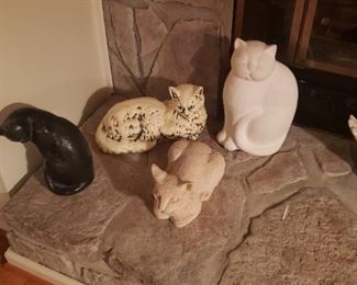 Cat figures