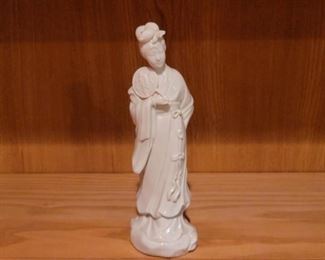 Porcelain Japanese Geisha Figurine is 10.5in tall