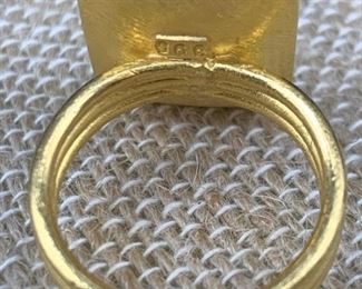 .995 Gold 12g Ring w/ Carved Stone Sz 6.5