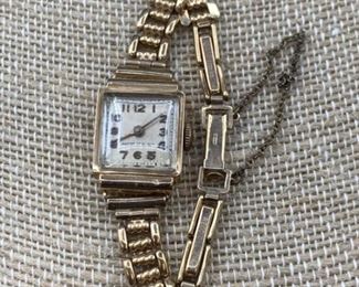 18k Gold Ladies’ Wrist Watch with 14k Gold
Bracelet Band 17.45g Total Weight