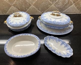 (6) Royal Worcester English Fine China, 1888
Antique Blue and White Pattern with 22k Gold Trim
Lidded Round Serving Bowl
Lidded Oval Serving Bowl on Underplate
Open Oval Vegetable Bowl