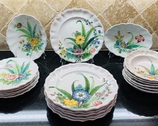 (20) Vintage Italian Ceramic Dinnerware Set by  Cantagalli Firenze, Italian Pottery Maker 1839-1901  Family continued ceramics and pottery, using his techniques, after his passing
Hand painted, no 2 dishes are alike, 20 pieces�