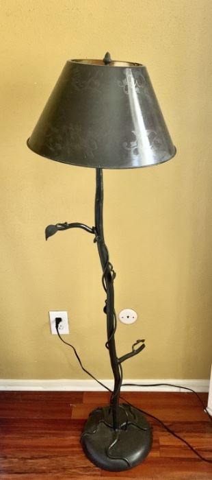 Floor Standing Metal Tree Design Lamp