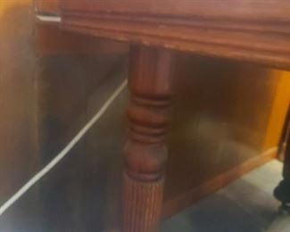 OAK DINING TABLE Has 2 extensions   $500