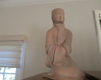 Many beautiful decorative items