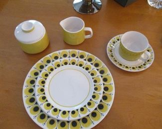 Pristine lovely every day dinnerware