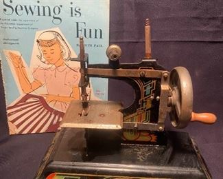 005b Casige 116 Toy Sewing Machine