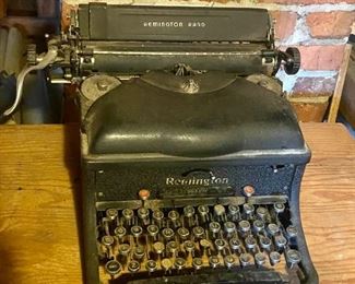 009b Remington Rand Typewriter