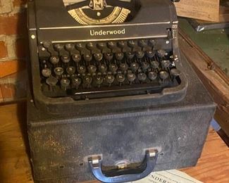 011b Underwood Champion Portable Typewriter
