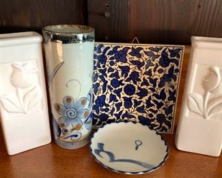 154 Porcelain Vases, Tile Plate
