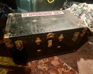 024b Steamer Trunk Vintage Linens