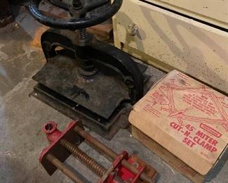 034b Seattles Antique Loman Hanford Book Press