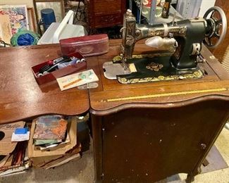 041b White Rotary Sewing Machine