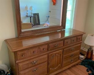 213 Gentlemans Dresser With Mirror