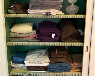 225 Bed Linens Towels