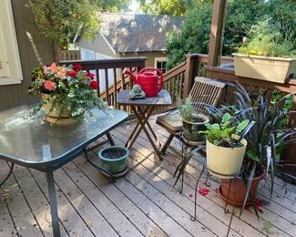 064b Outdoor Furniture And Plants