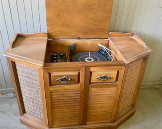 066b Tonecrest Stereo Console T4022a