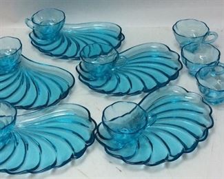 VINTAGE LUNCHEON SERVICE FOR 5