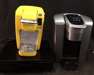 2 KEURIG COFFEE MAKERS COFFEE MACHINES