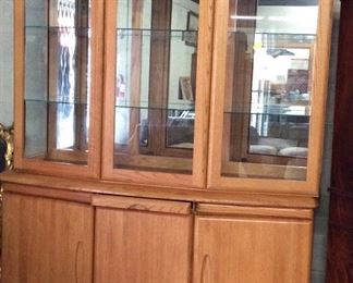 LIGHTED 2 PIECE CABINET DISPLAY