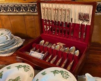 Community Silver Plate "Morning Star" Flatware Set & Chest, Narumi Japan China