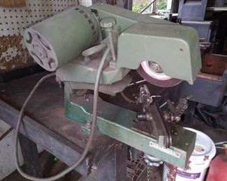 Electric chain saw blade sharpener