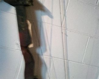 33.VINTAGE BOW $50 ABOUT 60 YEARS OLD COULD NOT FIND A NAME ON IT