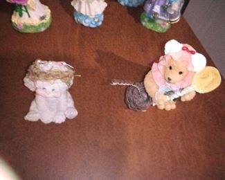 39.2 FIGURINES $2