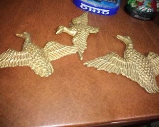 42.SET OF 3 BRASS DUCKS $8