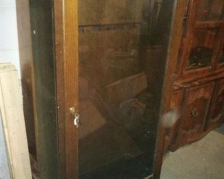 86.gun cabinet $95