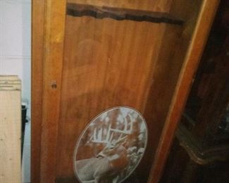 87.very nice gun cabinet $145