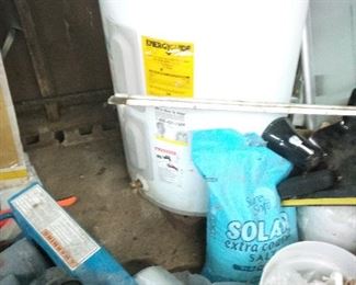 132. NEW ELECTRIC HOT WATER HEATER 40 GALLON $50