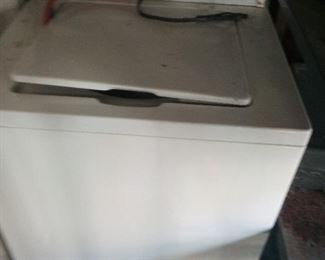 315. OLDER WASHER GUARANTEED TO WORK $45