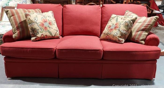 Wesley Hall Dazzling Sofa with Accent Pillows