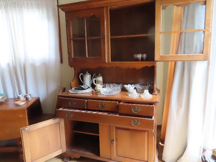 Maple Hutch, Sprague Carlton furniture, Early American Style;   Shelves behind glass doors, 3 small drawers, one  felt lined for silver; long linen drawer, shelf behind two lower doors.  condition excellent  