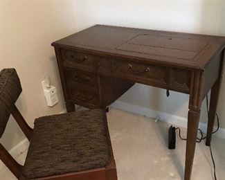 Vintage Singer Sewing Machine Cabinet w/Chair
