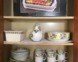 Furio Indonesia "Creme Brulee" Dinnerware/Aladdin Tempreserve Insulted Dish Carrier