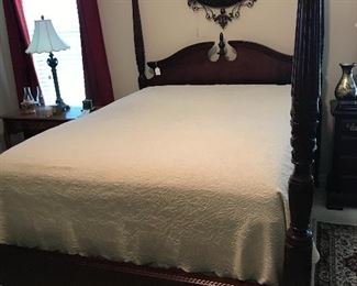 Queen Size Rice Four Post Bed w/Mattress (Sumter Cabinet Company Sumpter, South Carolina)