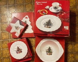 Nikko Christmas Plates in Box